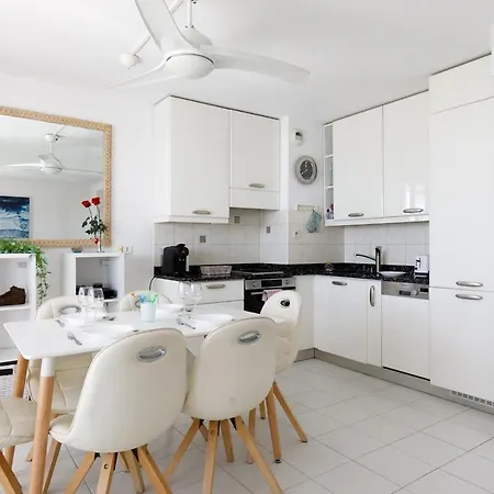 Appartement 842 - Vue Mer-terrasse-plage-clim-parking Cannes